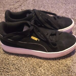 Women's Puma Soft Foam Platform Sneakers 7 1/2